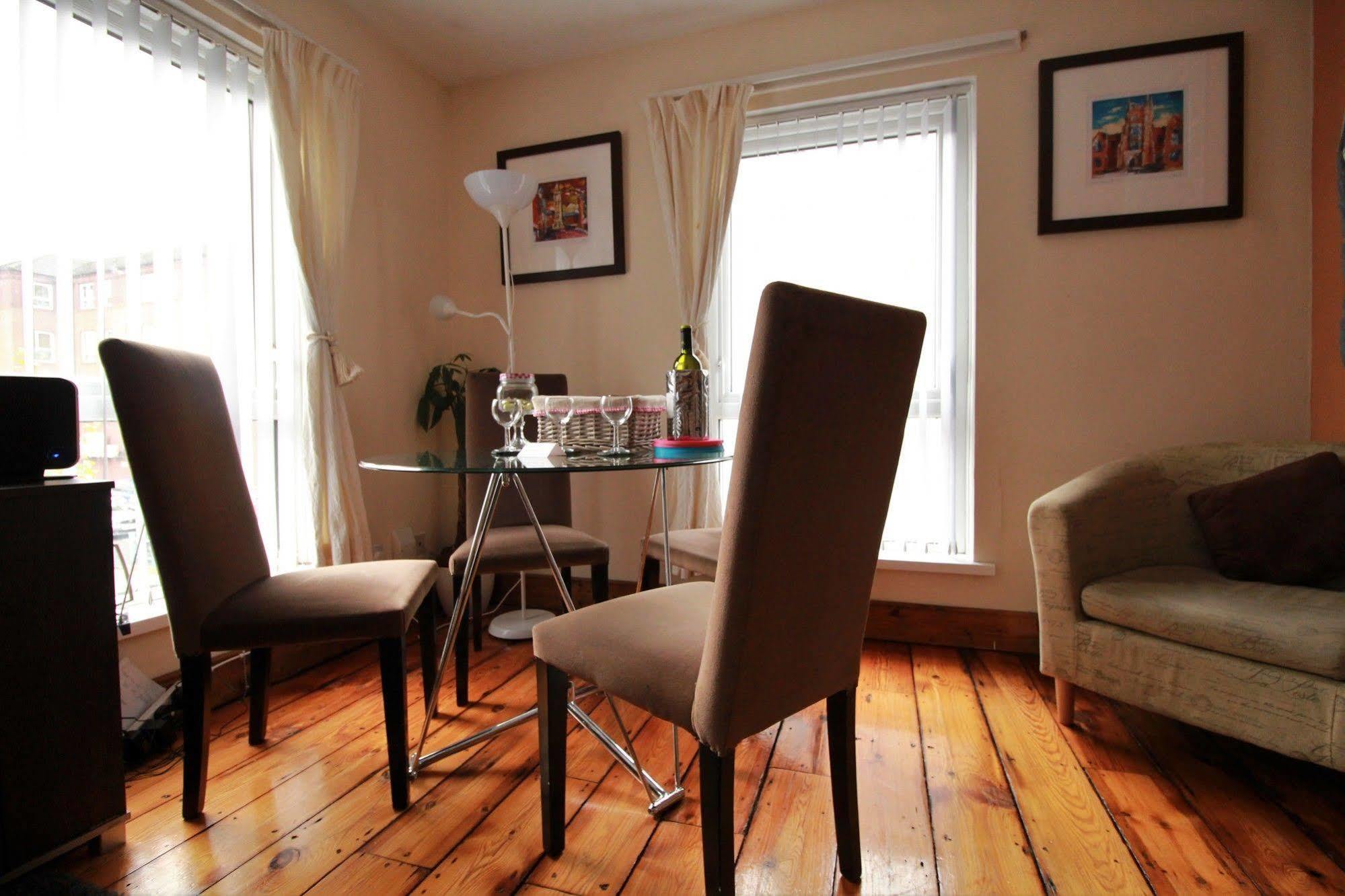 Perfect Central City Location - Parking - 3 Beds - 2 Bedrooms Белфаст Екстер'єр фото