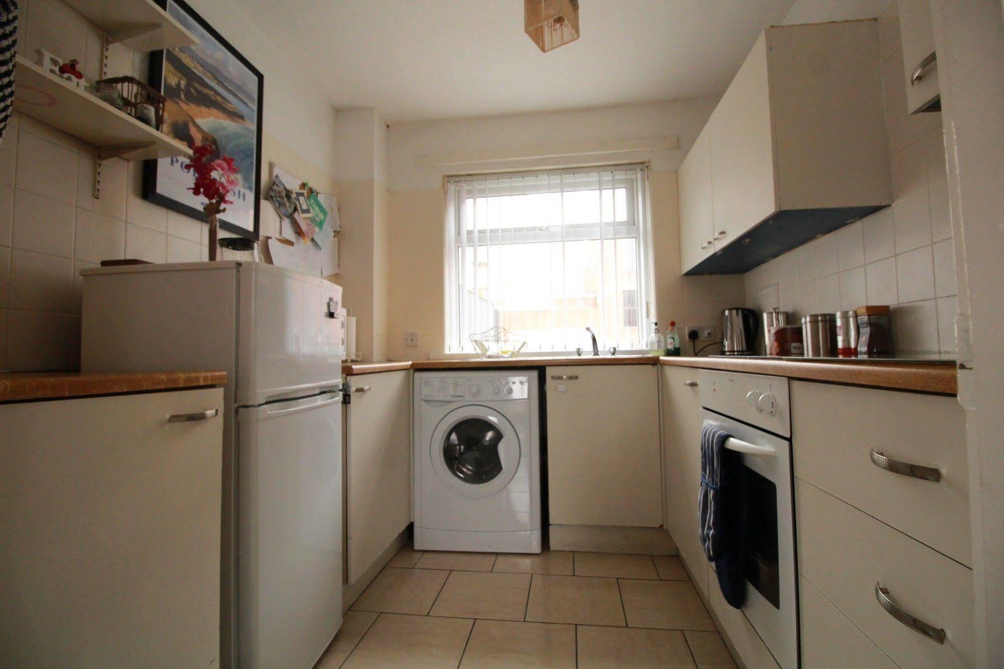 Perfect Central City Location - Parking - 3 Beds - 2 Bedrooms Белфаст Екстер'єр фото