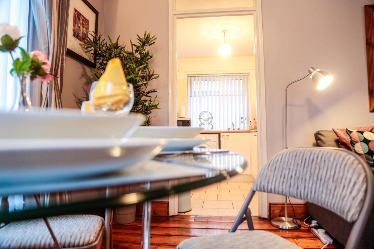 Perfect Central City Location - Parking - 3 Beds - 2 Bedrooms Белфаст Екстер'єр фото