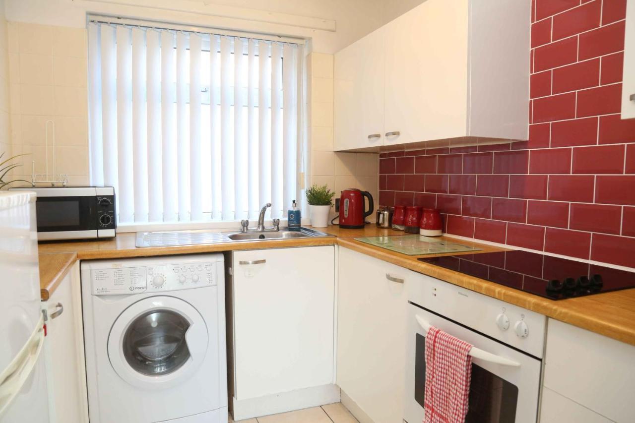 Perfect Central City Location - Parking - 3 Beds - 2 Bedrooms Белфаст Екстер'єр фото
